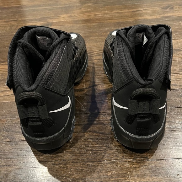 Athletic_Shoes